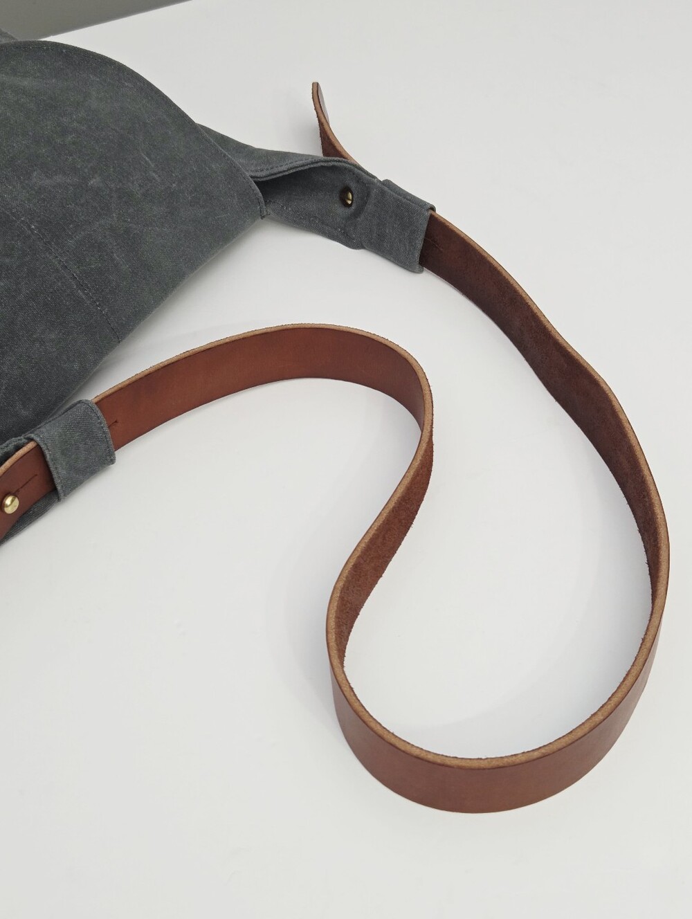 PEG & AWL THE FINCH SATCHEL - SLATE - Picture 3 of 9